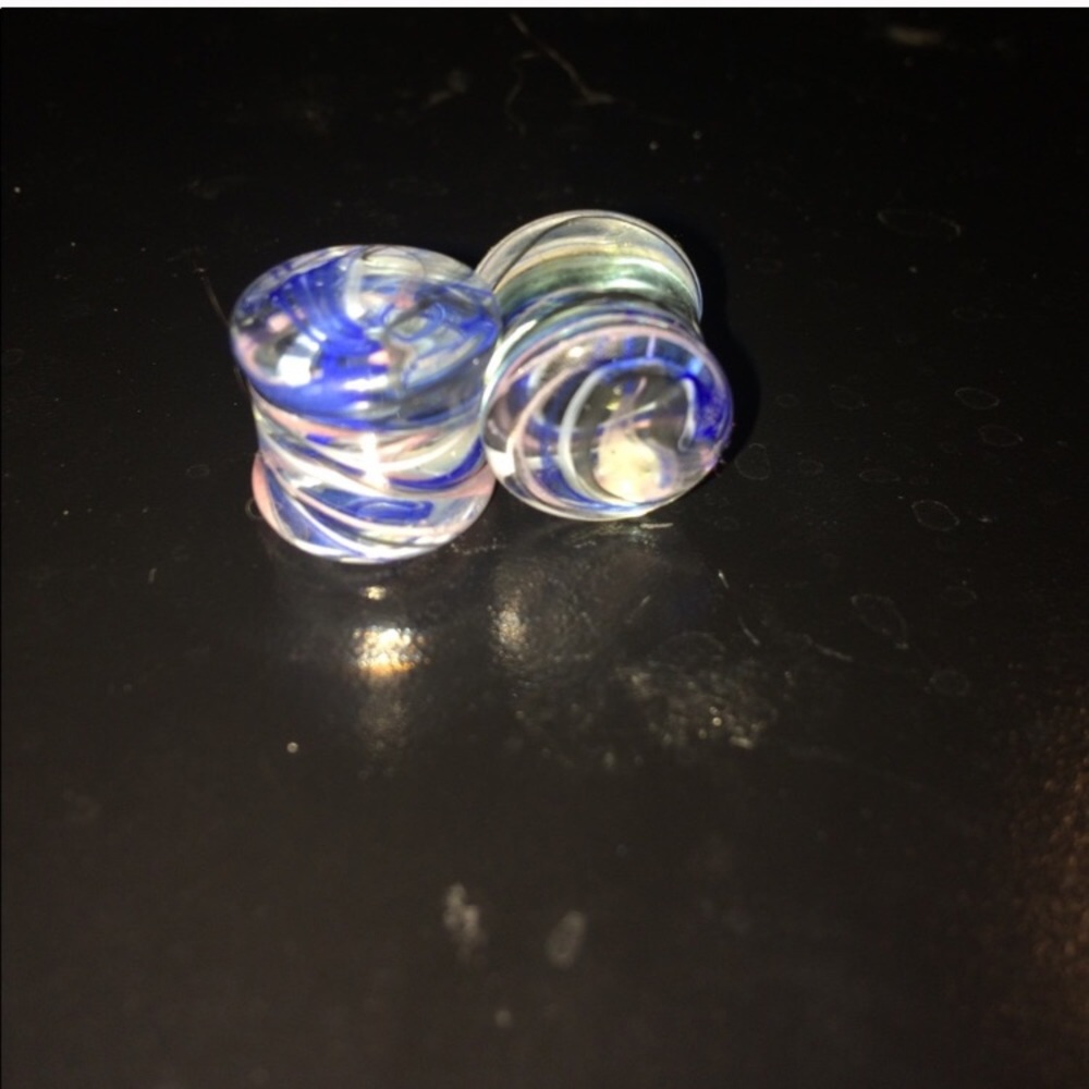 Glass plugs
